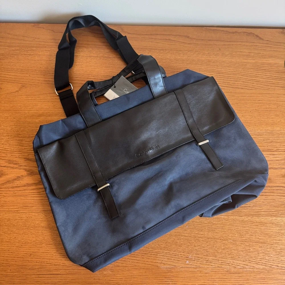 Calvin Klein Navy Blue Nylon Duffle Bag Weekender Travel Carry On‎ Luggage